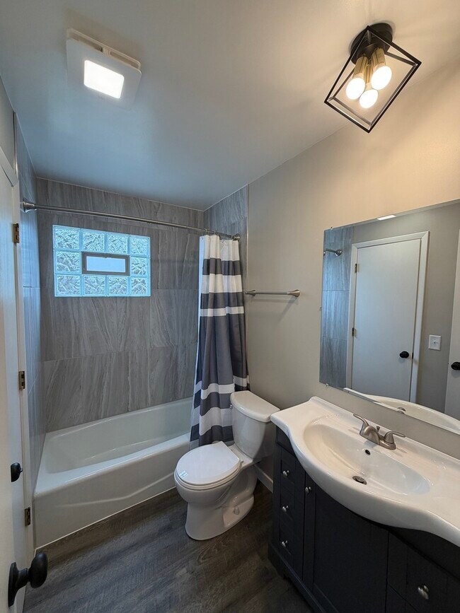 Building Photo - 109 Hickory Dr