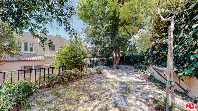 Building Photo - 3627 Crestmont Ave