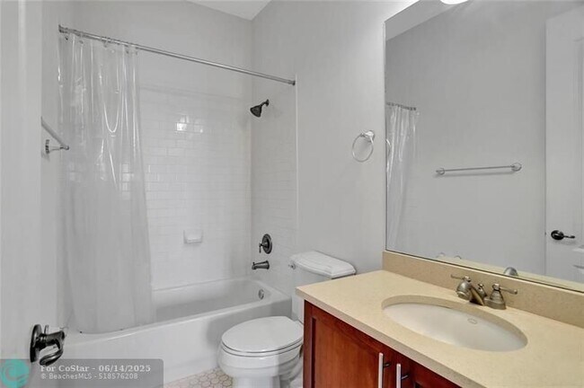 Building Photo - 1345 SW 4th Ct