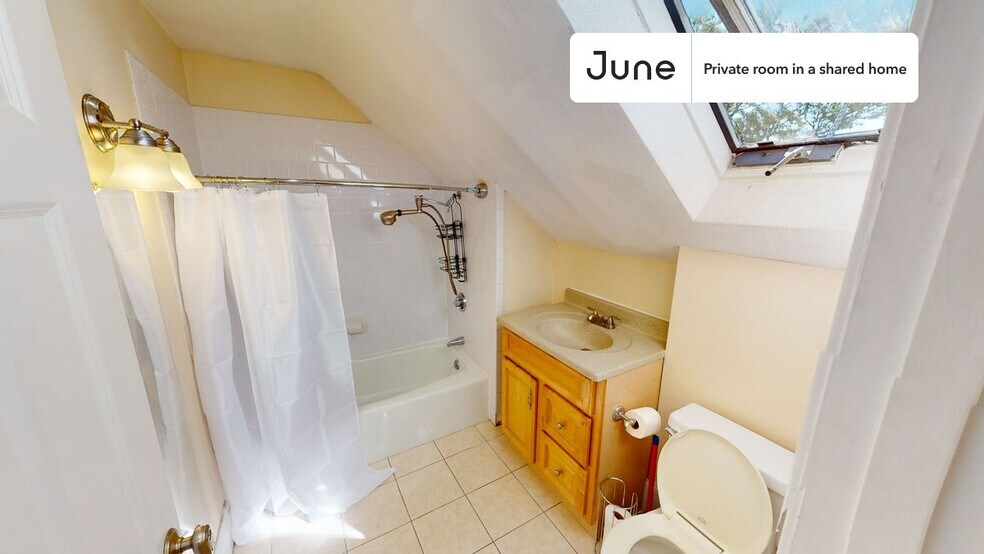 Building Photo - Room in Shared 6 bed/2 bath home