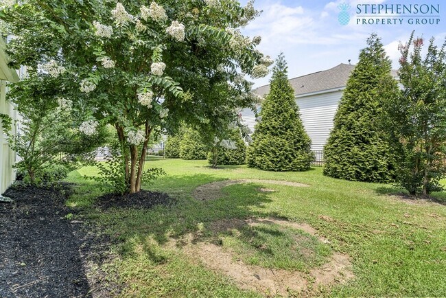 Building Photo - Deeded Boat Slip Comes with Home in Gated ...