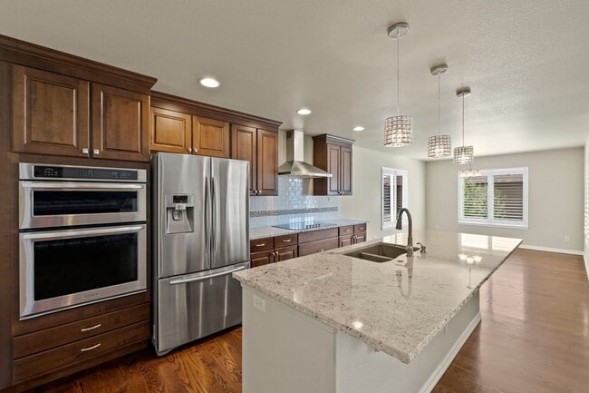 Building Photo - Immaculate & Stunning 4BD Ranch Style in C...