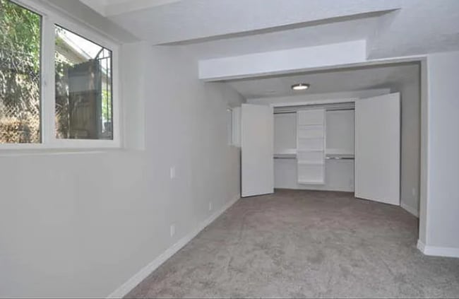 Building Photo - 4 Bedroom/ 2 Bathroom house in Midvale