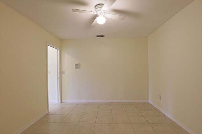 Building Photo - North Fort Myers Single Family Home AVAILABLE NOW