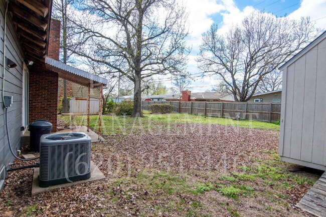 Building Photo - 3 Bedroom 2 Bath