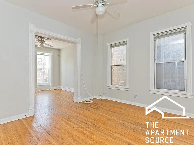 Building Photo - 858 N Paulina St