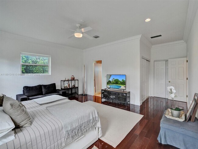 Building Photo - 13555 SW 74th Ave
