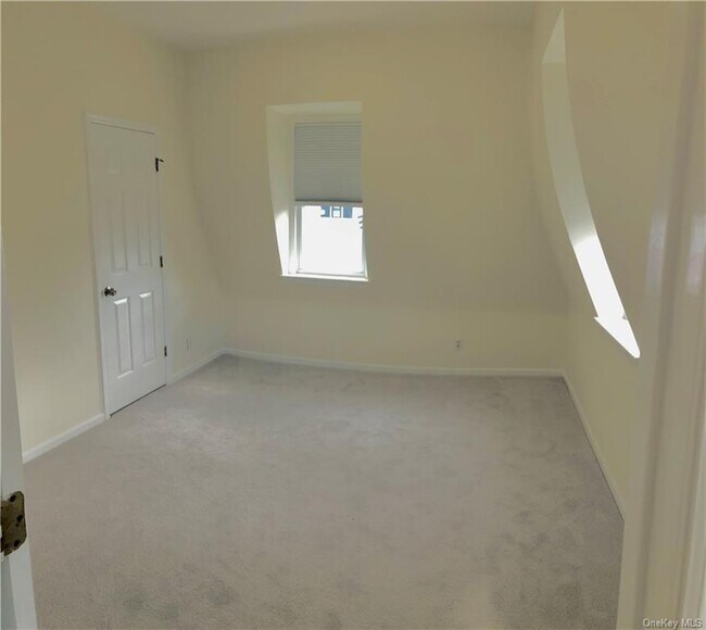 Building Photo - 11 Edgemont Rd