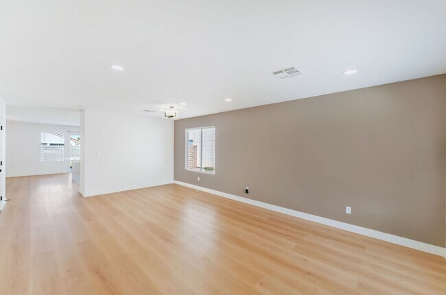 Building Photo - Modern Designer Remodel with Stylish Finishes & Spacious Outdoor Living!