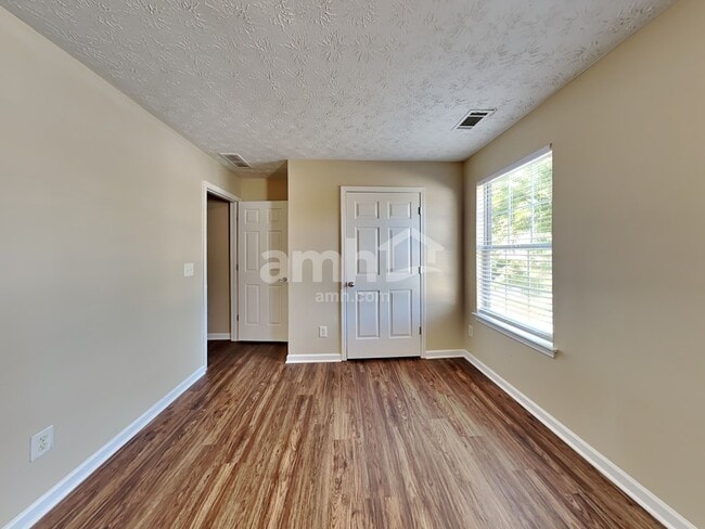 Building Photo - 1905 Barnett W Ct NE