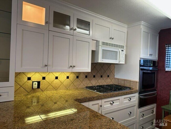 Building Photo - 5053 Country Club Dr