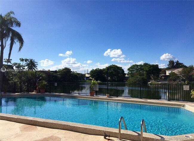 Building Photo - 1325 W 68th St