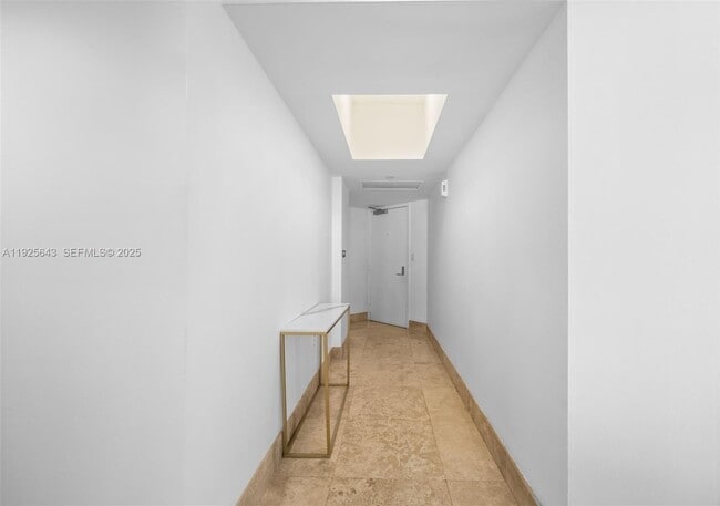 Building Photo - 19900 E Country Club Dr