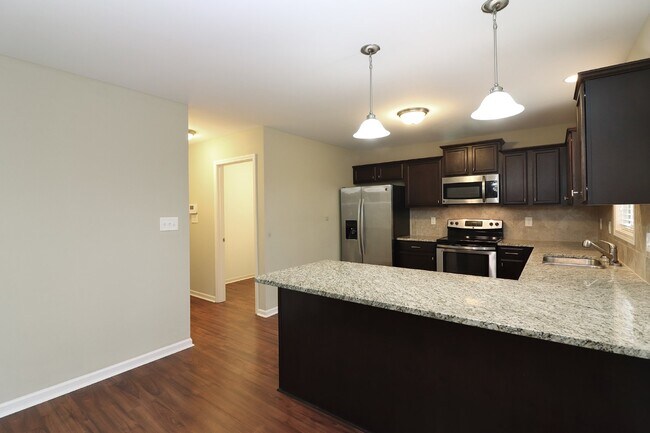 Building Photo - Spacious 4-Bedroom Home with Fireplace in Fayetteville, NC - A Must-See Rental Property!