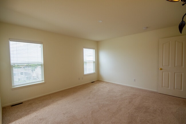 Building Photo - 5747 Jaguar Way