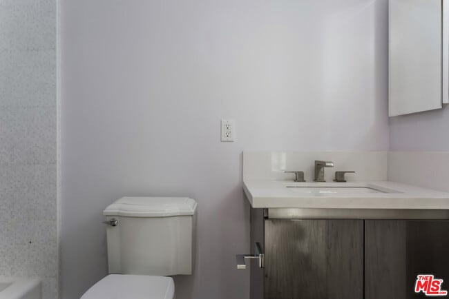 Building Photo - 1945 Overland Ave