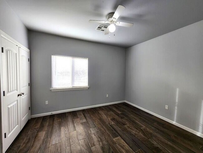 Building Photo - Spacious 5 Bedroom 3 Bath In Highland Park Add in Edmond