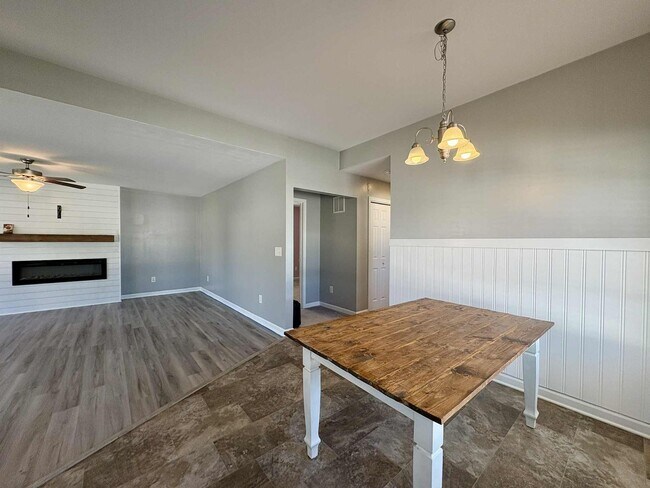 Building Photo - Move-In Ready 2 Bedroom, One Story Home – Convenience Meets Comfort!