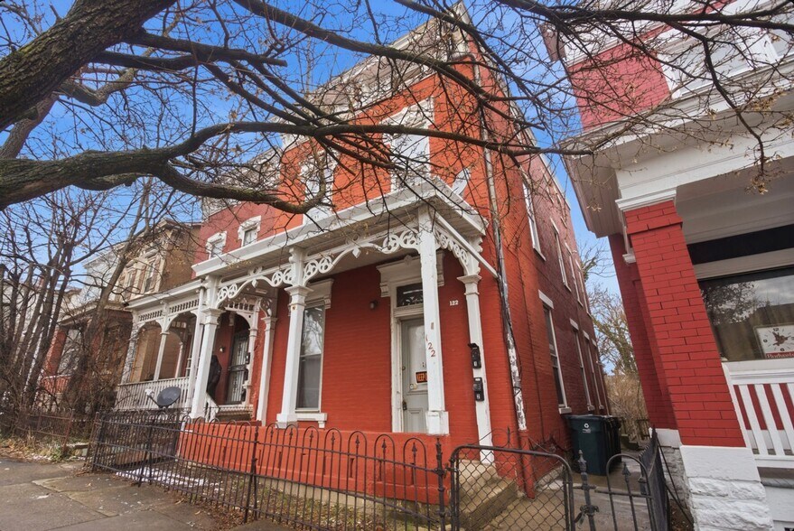 Building Photo - 122 E University Ave