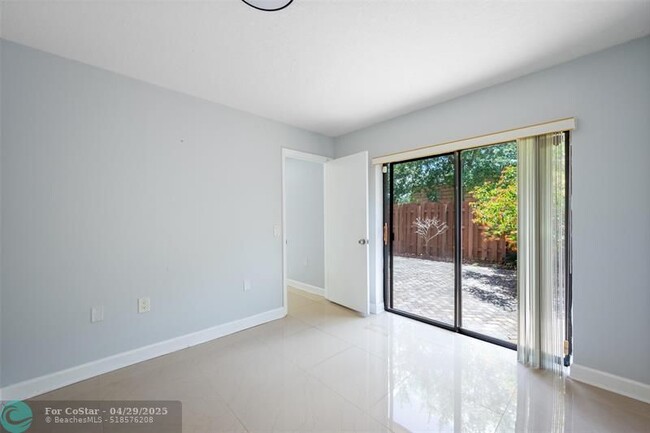 Building Photo - 4101 Wimbledon Dr