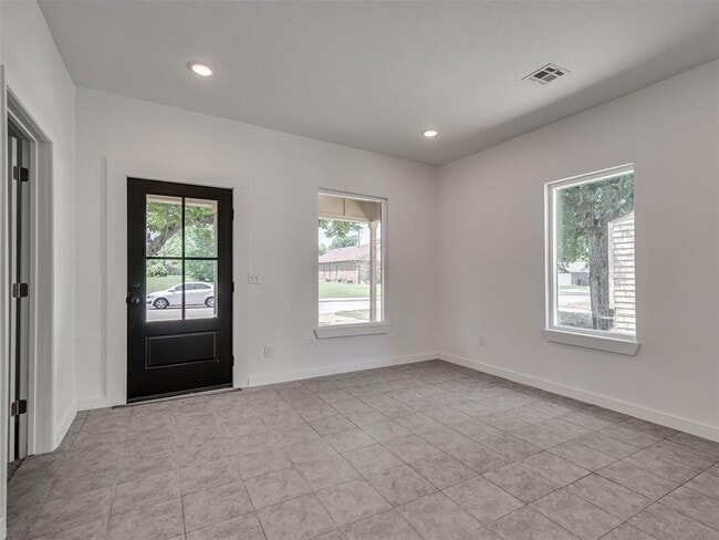 Building Photo - 1814 N Jordan Ave