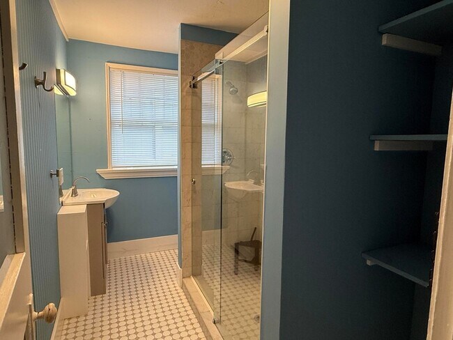 Building Photo - 221 Morningside Dr