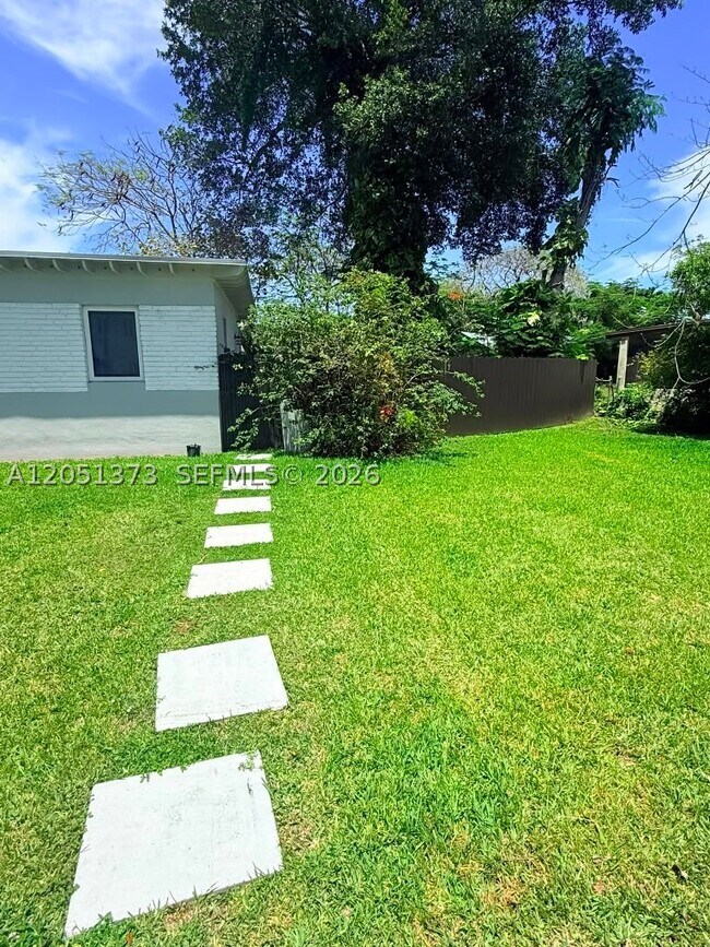 Building Photo - 201 Flagler Dr