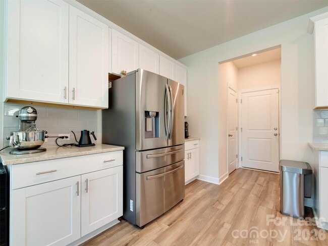 Building Photo - 4009 Woodland View Dr