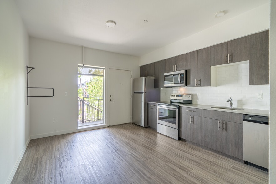 Primary Photo - Savona Apartments