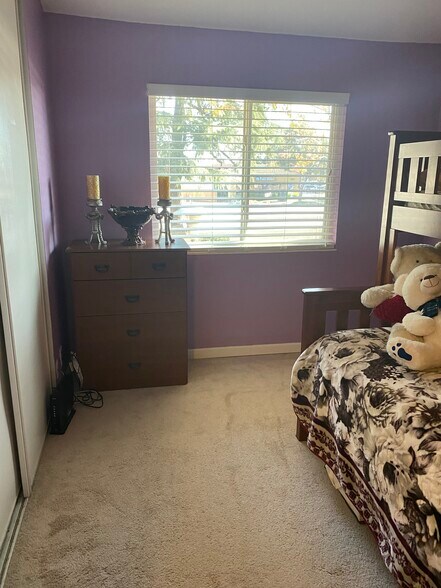 Building Photo - 1022 Cedar Gables Dr