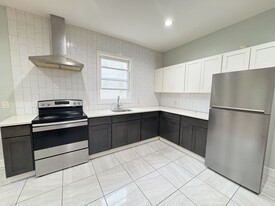 Building Photo - 44 Linden Ave