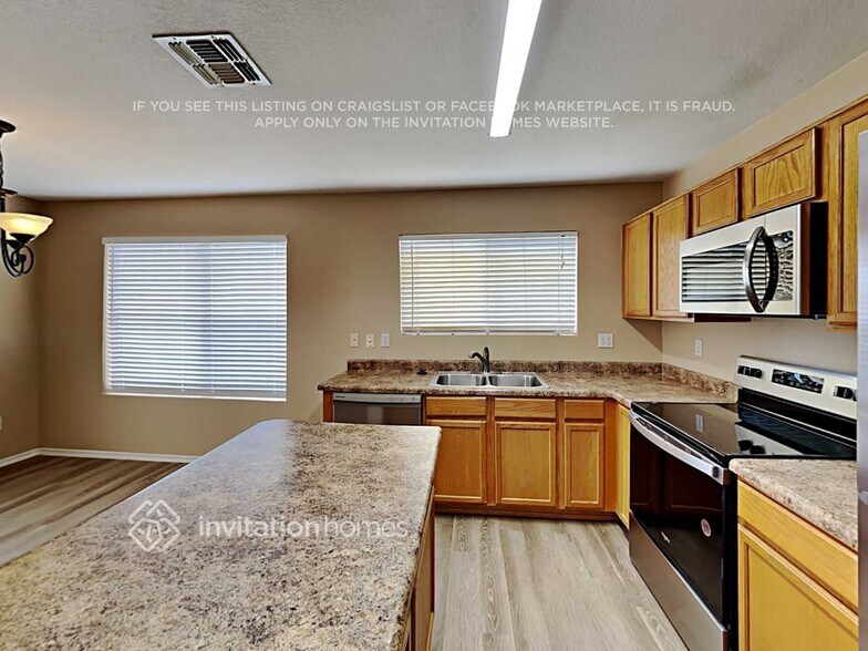 Building Photo - 3035 E Santa Rosa Dr