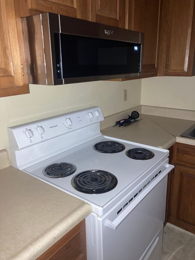 Building Photo - 1727 N Grandview Ln