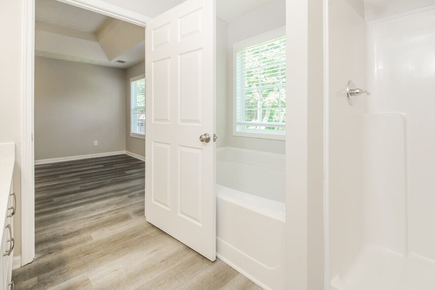 Building Photo - 229 Clearwater Dr