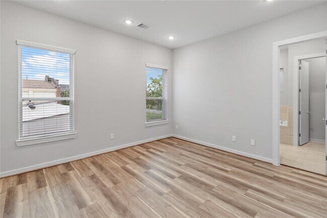 Building Photo - 602 Thornton Rd
