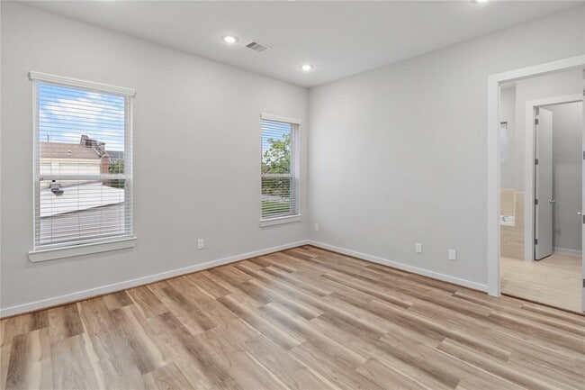 Building Photo - 613 Thornton Oaks Ln