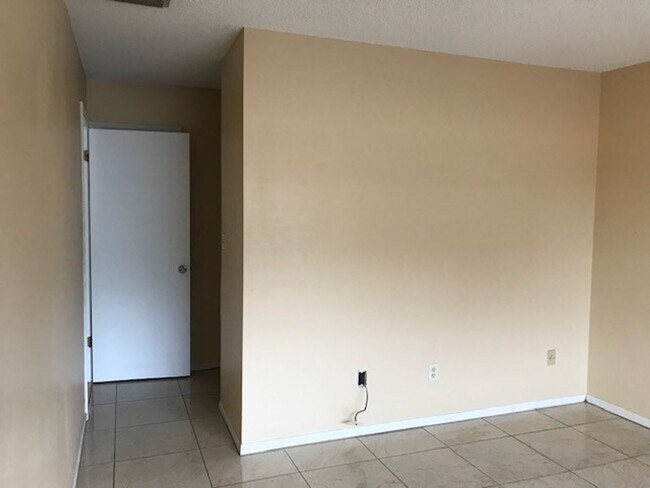 Building Photo - Waterfront Community  Downstairs Condo