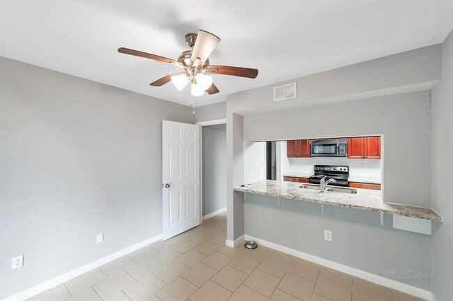 Building Photo - 12633 Memorial Dr