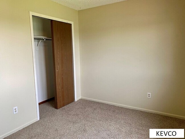 Building Photo - Charming House with Open Floor Plan