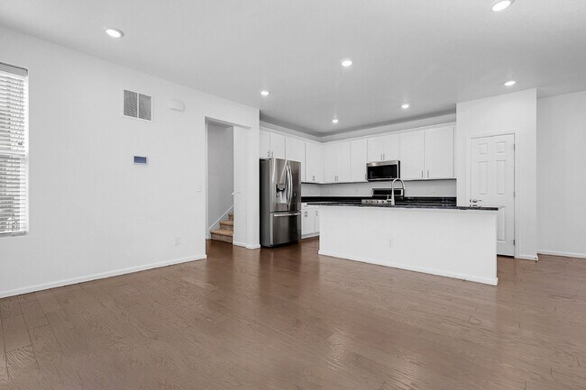 Building Photo - $2,595.00, 3 bed, 2.5 bath Townhouse in Au...