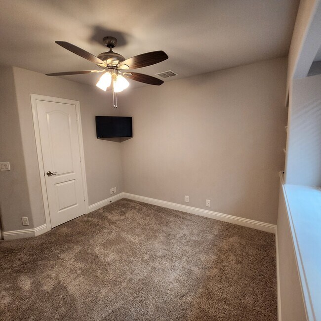 Building Photo - 1312 Carancho Dr