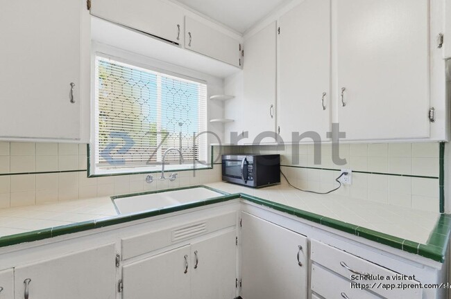 Building Photo - 139 W 18th St