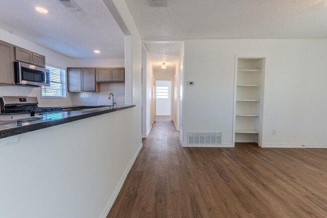 Building Photo - 5250 Durango Dr