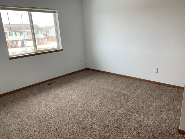 Building Photo - Welcome to Lipton Apartments – Your New Ho...