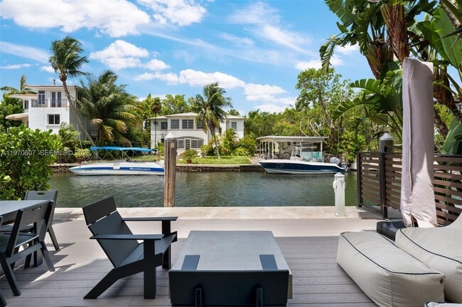 Building Photo - 3560 W Fairview St