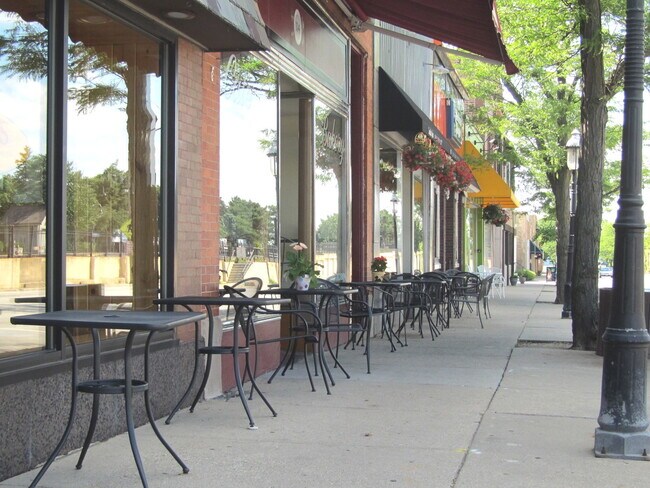 Building Photo - 33 N Clifton Ave