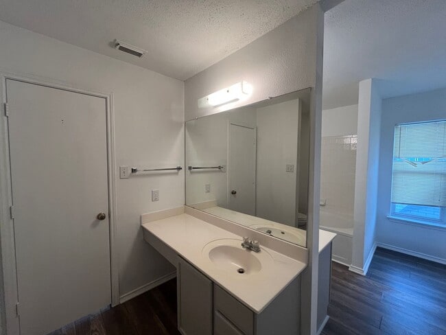 Building Photo - 8419 Manderly Pl