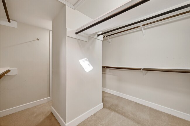 Building Photo - 5338 Brownway St