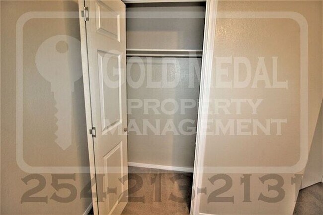 Building Photo - Spacious & affordable 3-bed, 2.5-bath! - Now Available for Rent!