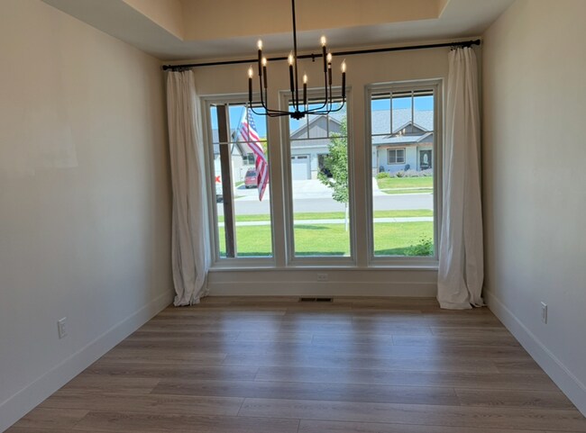 Building Photo - Stunning Kalispell Home in Silverbrook nei...